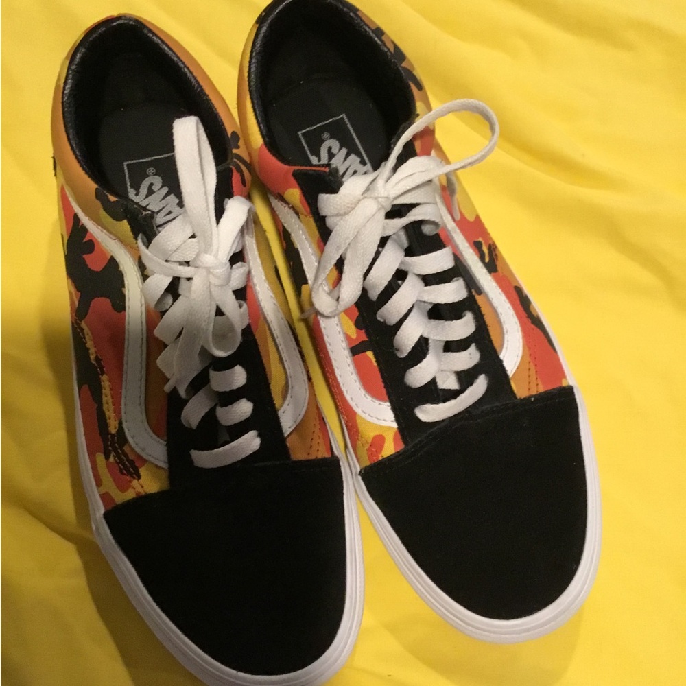 Vans Black and Vibrant Orange Sneakers NEW men’s 9.5 women’s 11